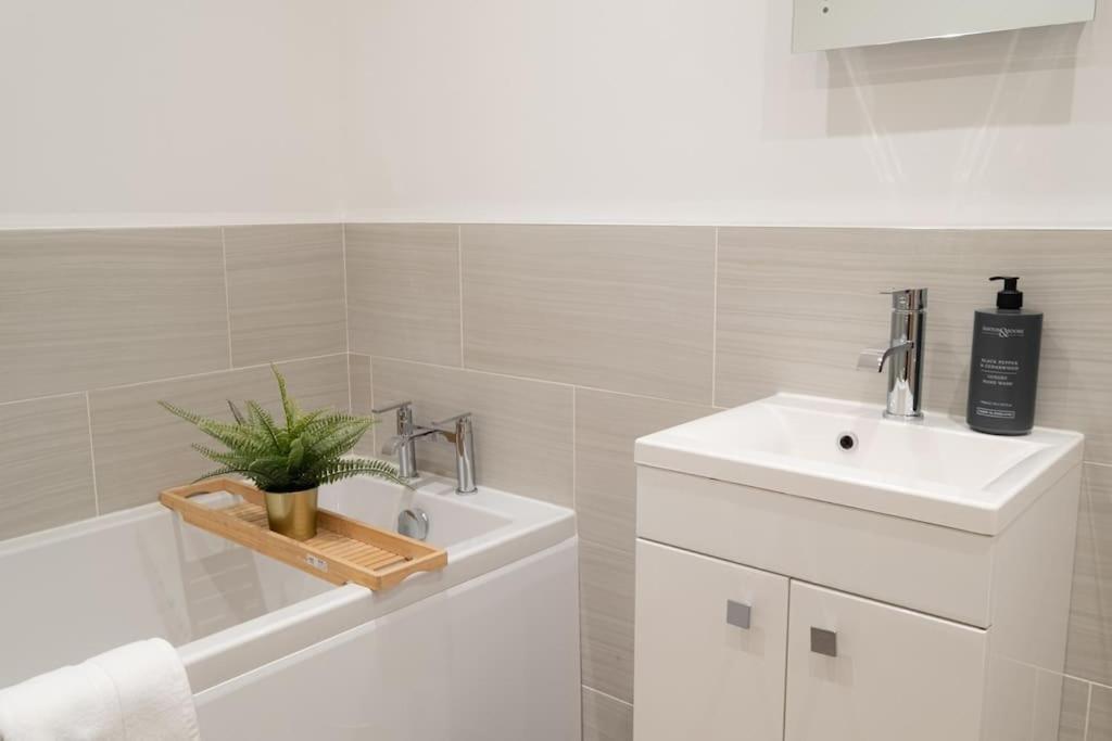 2 Bed 2 Bath Spacious Apartment In Central 阿伯丁 外观 照片